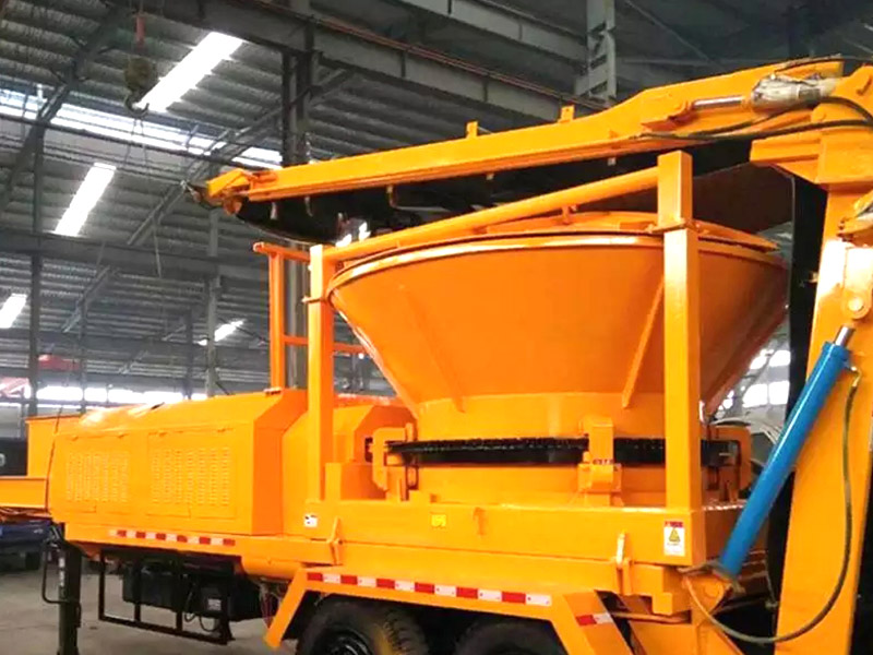 樹根粉碎機(jī).jpg
